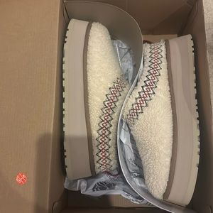 ugg tazz braid nib sz. 9
